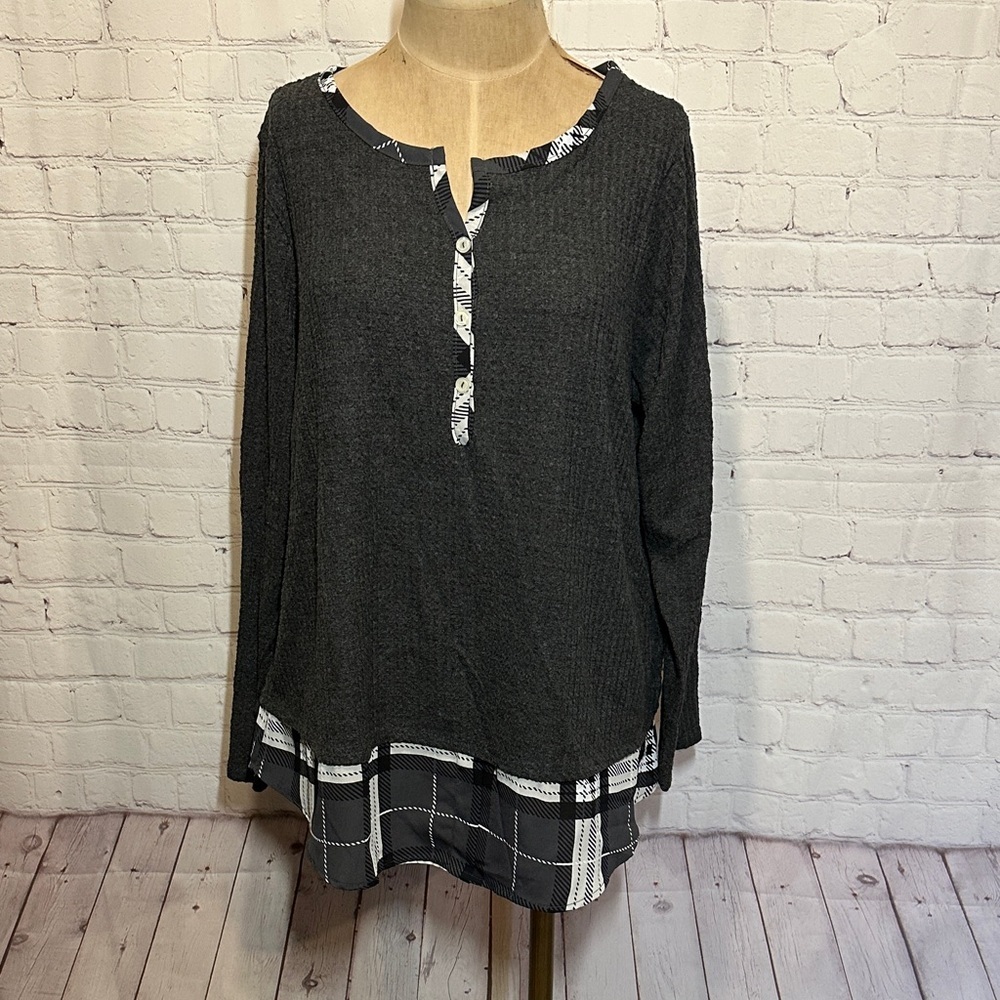 Women's plaid and waffle knit charcoal‎ gray Layered Top size 1X